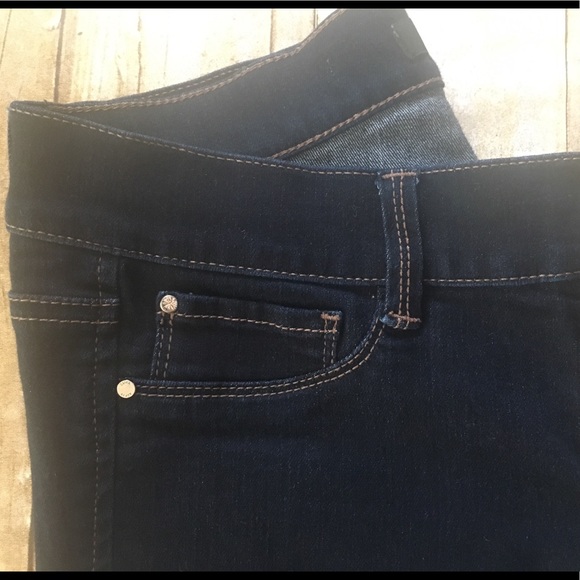 White House Black Market Capri Jeans - Picture 3 of 7